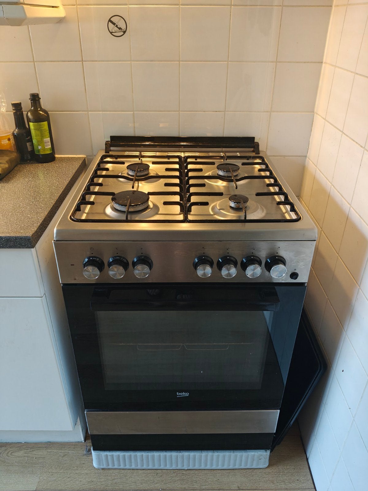 Beko gasfornuis + elektrische oven, Ophalen, Gebruikt, 4 kookzones, Gas