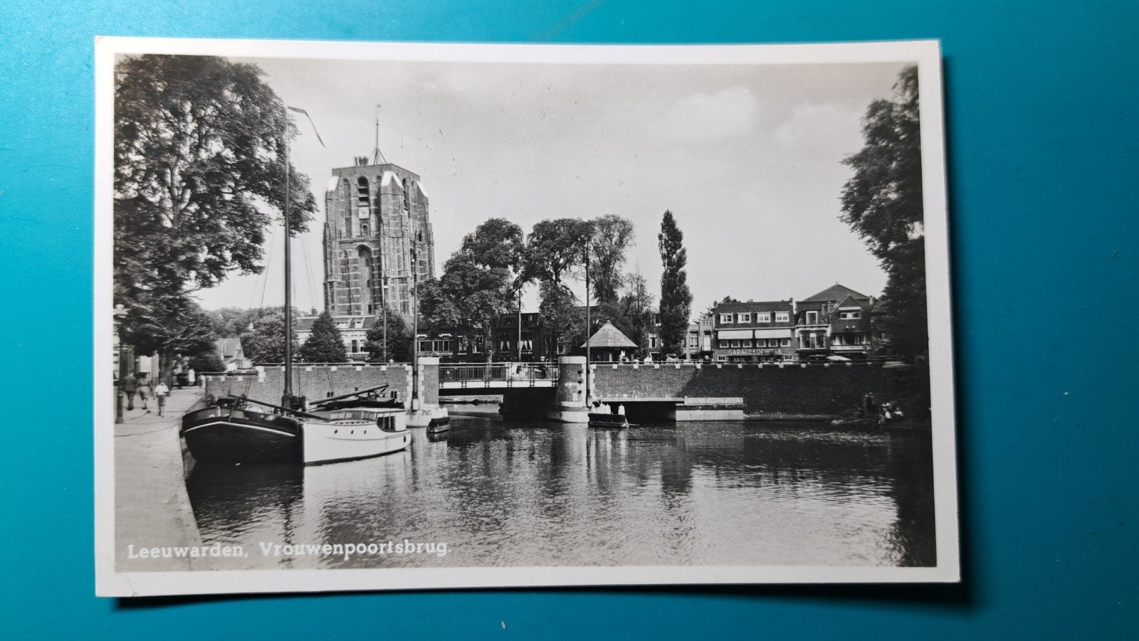 Leeuwarden Vrouwenpoortsbrug 1951, Ophalen of Verzenden, 1940 tot 1960, Gelopen, Friesland