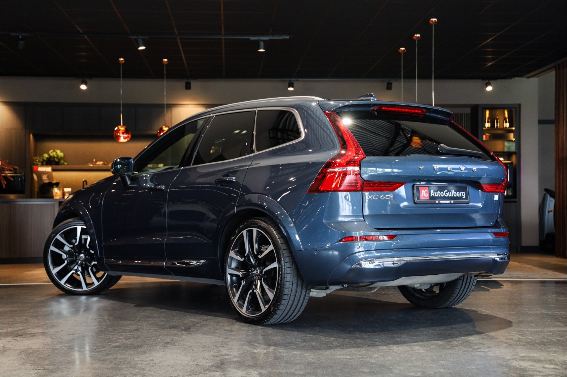 Volvo XC60 2.0 T6 Plug-in hybrid AWD Ultimate Bright Panoram, Auto's, Automaat, Gebruikt, 2063 kg, 4 cilinders