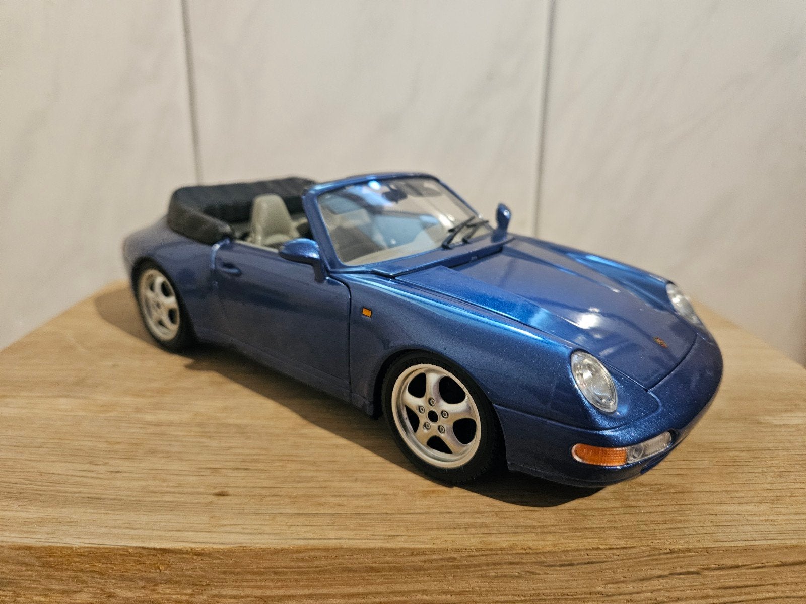 Burago Porsche 911 Carrera Cabriolet, Ophalen of Verzenden, Zo goed als nieuw, Bburago