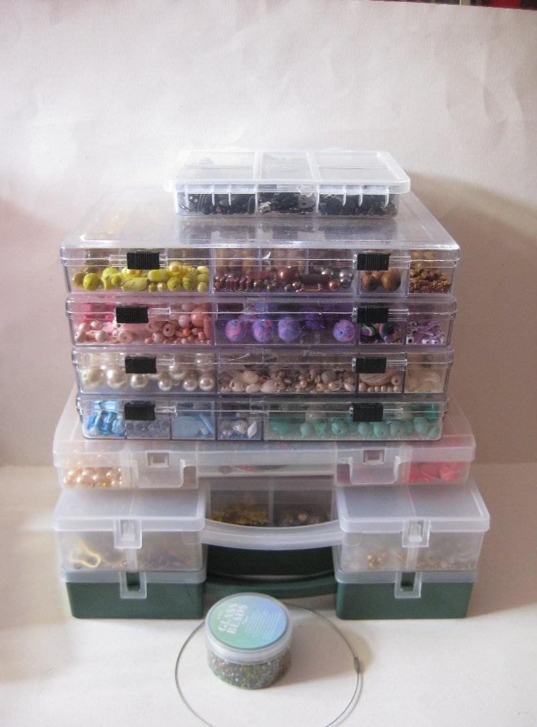 Partij kralen + onderdelen sieraden / 8 dozen, Hobby en Vrije tijd, Ophalen, Zo goed als nieuw, Kraal