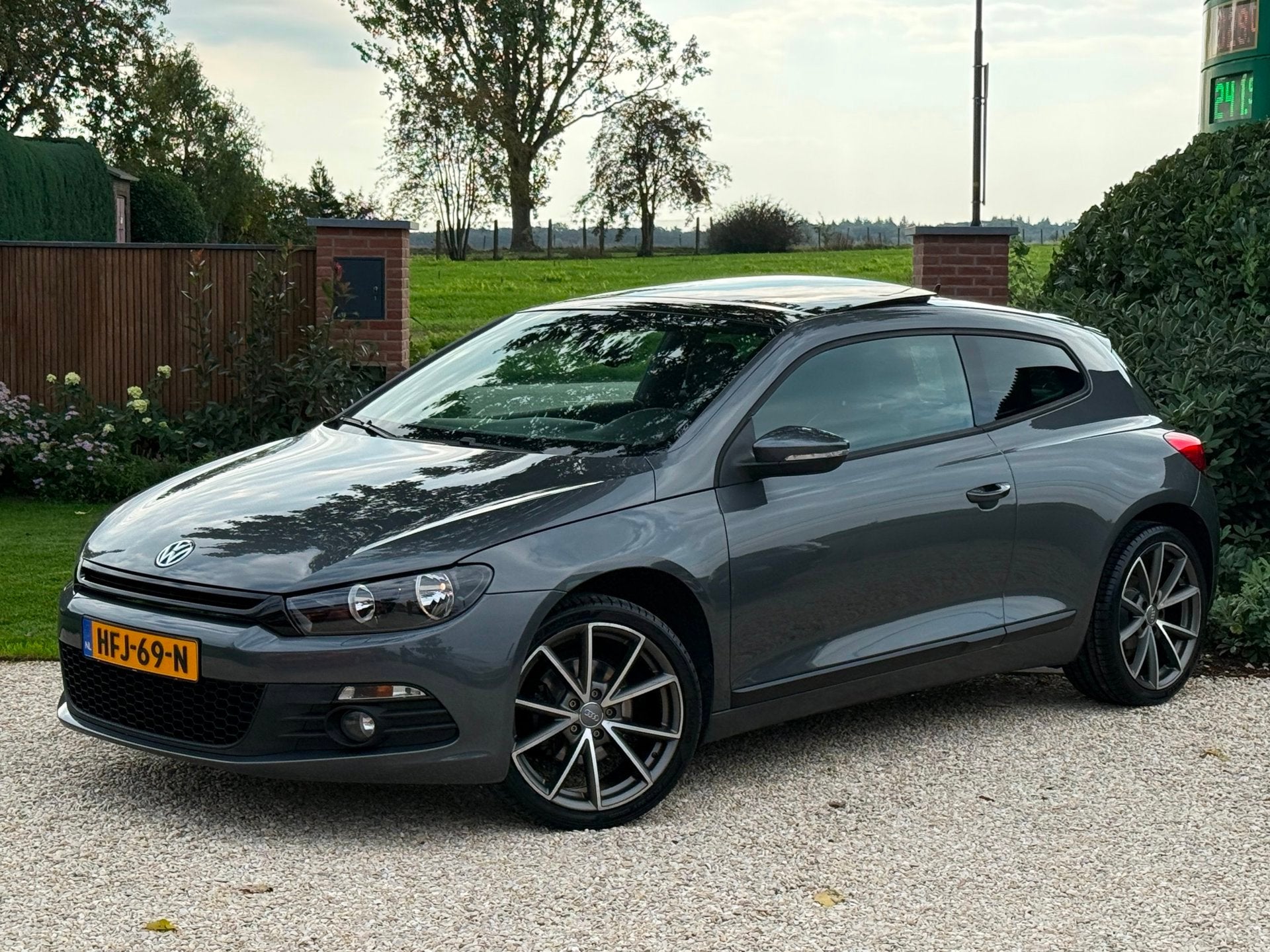 Volkswagen SCIROCCO 1.4 TSI Highline Plus *LEER+PANO+PDC*, Voorwielaandrijving, Euro 5, Gebruikt, Zwart
