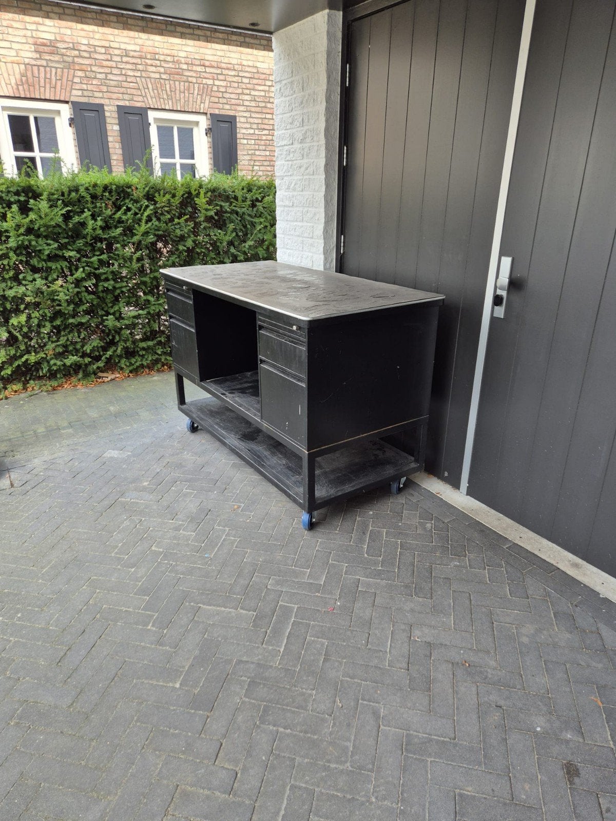 Foto 4 van Robuuste werkbank met lades en wielen
