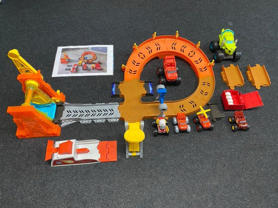 Blaze en de monsterwielen racebaan met lossen trucks, Ophalen of Verzenden, Gebruikt, Elektrisch, Overige merken