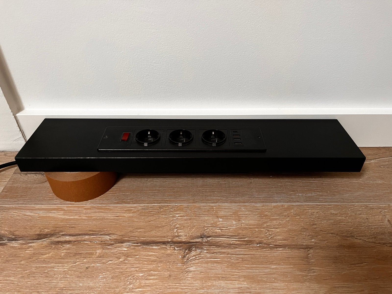 Wandplank met 3 stopcontacten + USB-A/USB-C | IKEA MOSSLANDA, Ophalen of Verzenden, Zo goed als nieuw
