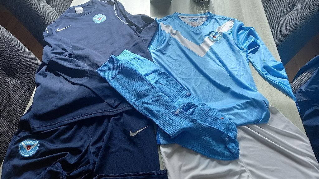 NFC voetbaltenue compleet mt 164., Maat XS of kleiner, Ophalen, Zo goed als nieuw, Trainingspak