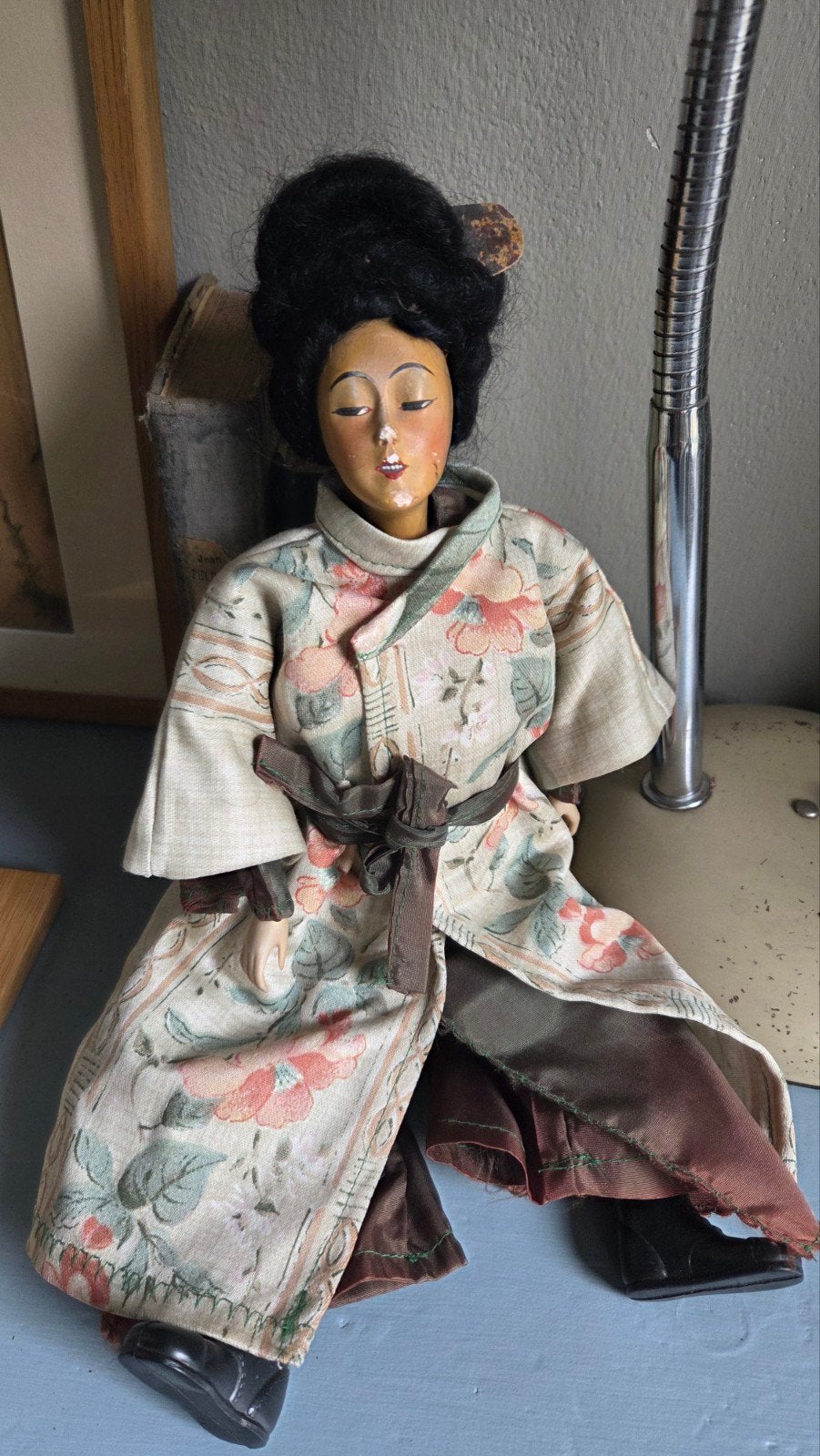 Mooie oude Oosterse Sofadoll pop met originele kleding, Ophalen of Verzenden