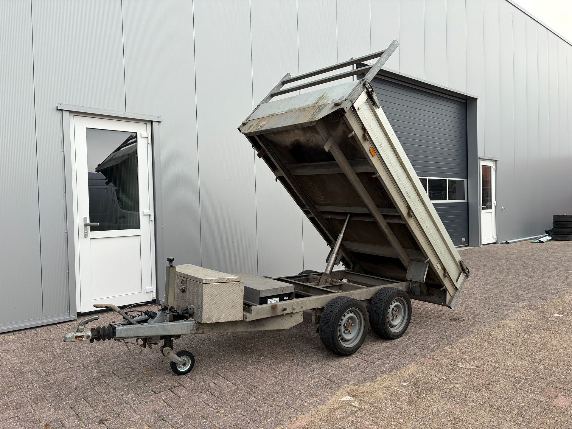 Saris 2000kg compacte kipper, -, -, -