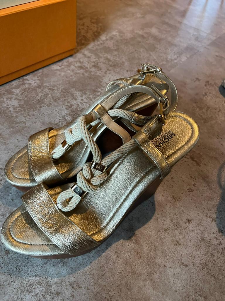 MICHAEL KORS sleehakken maat 40 origineel ZGAN goudkleurig, Kleding | Dames, Schoenen, F, Zo goed als nieuw, F, V