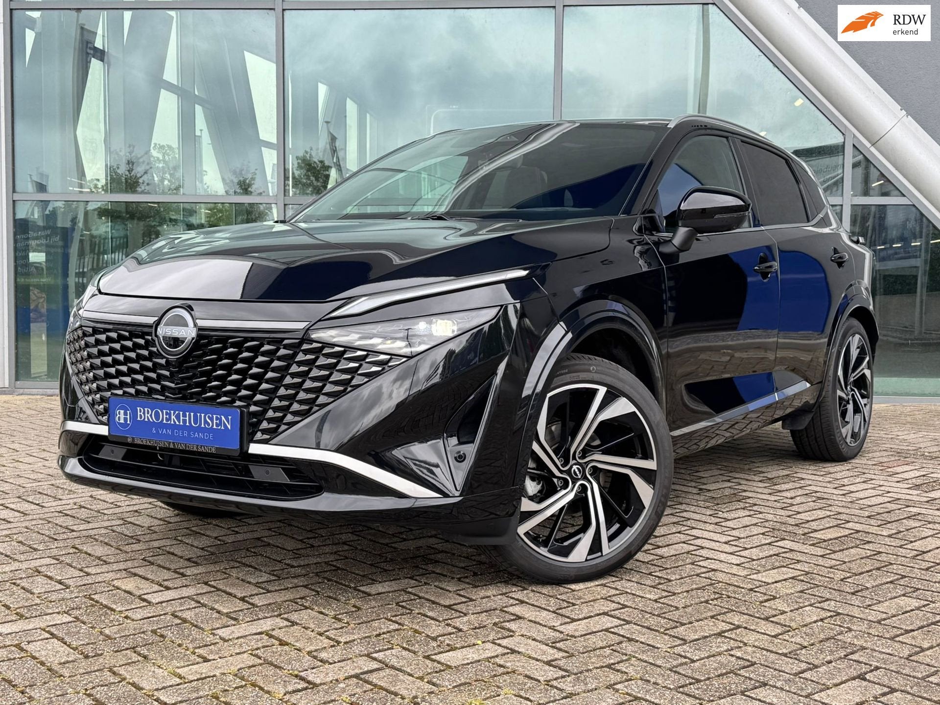 Nissan Qashqai 1.3 MHEV Xtronic Tekna Plus 158pk Massage sto, Auto's, Dealer onderhouden, Zwart, 4 cilinders, Zwart