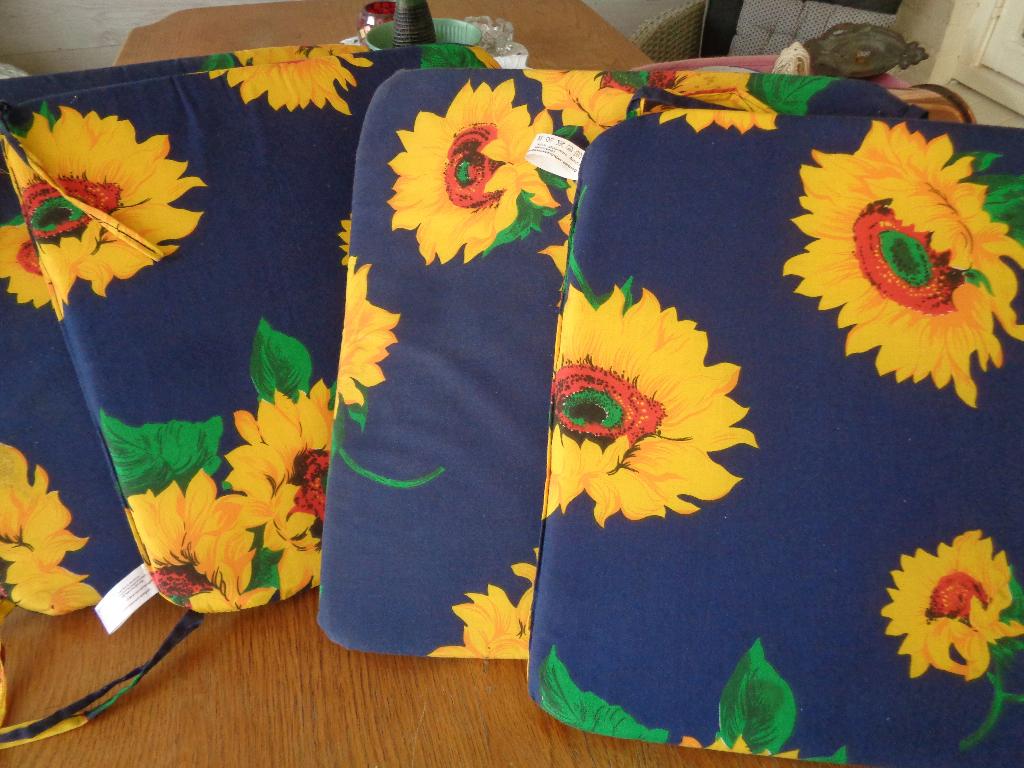 4 nieuw stoel kussens met zonnebloemen, Ophalen of Verzenden, Nieuw, Textiel