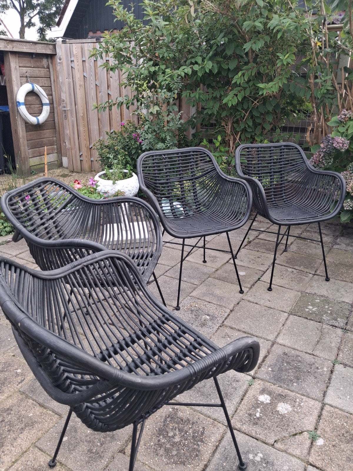 4 rieten eettafel stoelen binnen of evt buiten, Ophalen, Gebruikt