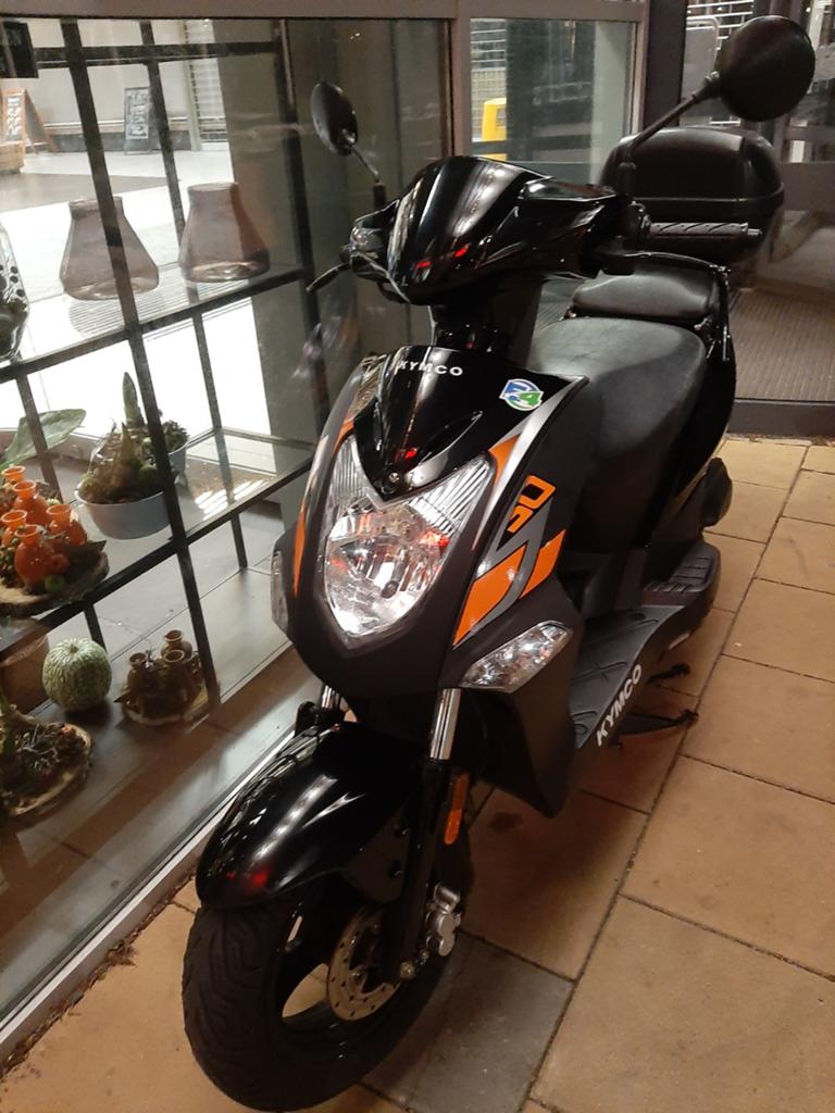 Kymco agility  50  Scooter - Zwart/Oranje 23750 km, Ophalen of Verzenden