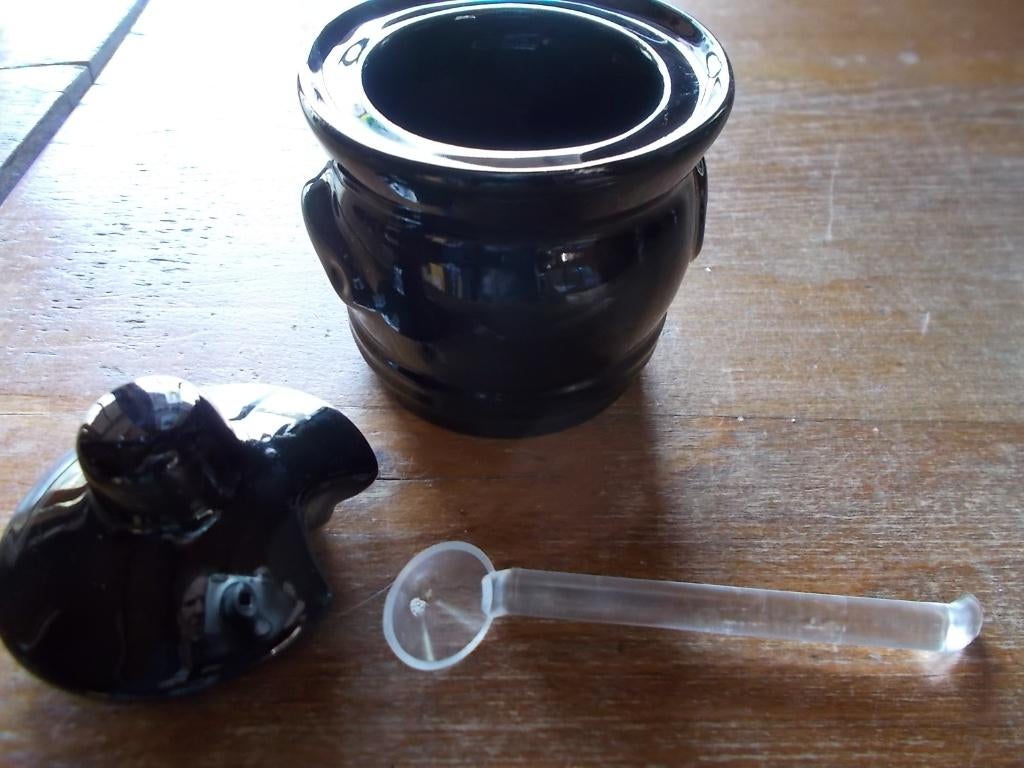 Zwart mosterdpotje of sambalpotje met lepeltje., Overige typen, Ophalen of Verzenden, Zo goed als nieuw, Overige stijlen