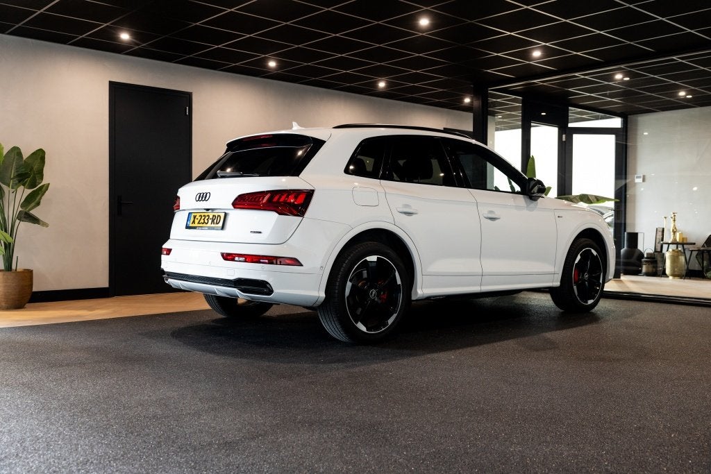 Audi Q5 50 TFSI e q. S edition | B&O | HuD | 360Cam | Pano |, Auto's, 4 cilinders, Wit, Plug-in hybride, Bedrijf