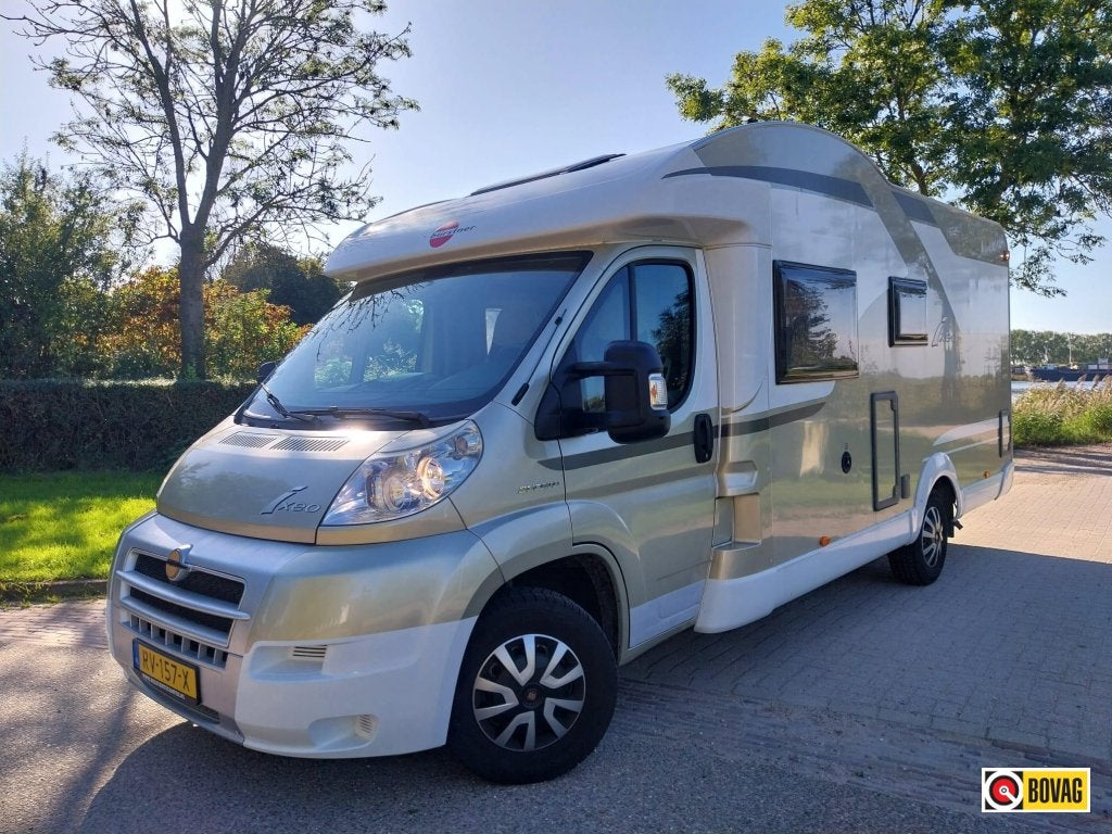Prachtige Bürstner Ixeo 664 met dak airco en zonnep, Caravans en Kamperen, Niet ingevuld, Ringverwarming, Fiat, Bedrijf