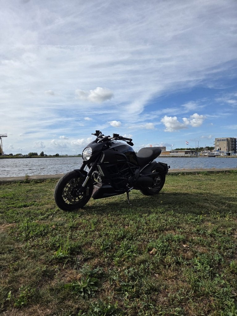 Ducati Diavel - 2011, 2 cilinders, Occasion, Motorrijbewijs A, Particulier
