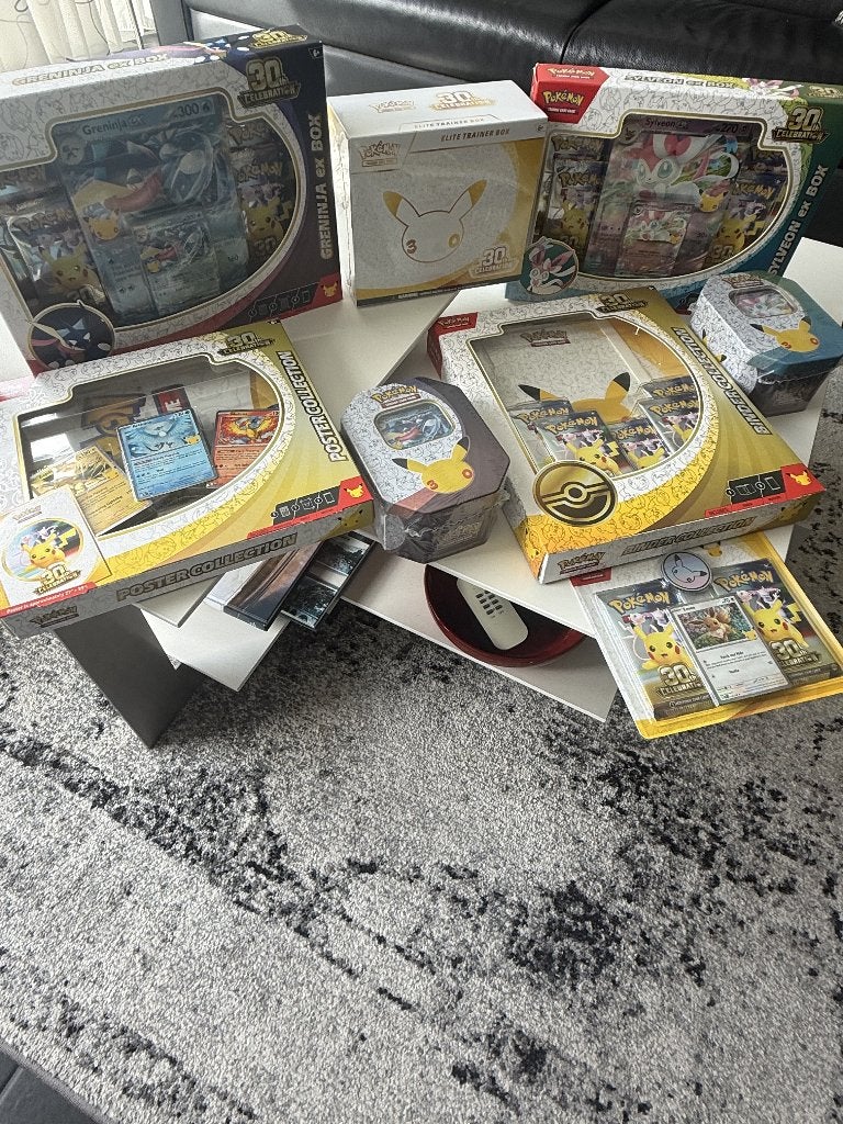 Pokémon 30th Celebration bundel!, Ophalen, Nieuw, Booster, Foil