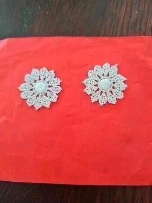 2 gehaakte kleedjes 2 cm voor poppenhuis miniaturen, Ophalen of Verzenden, Nieuw
