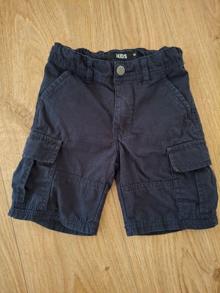 Donkerblauwe korte broek maat 110, Kinderen en Baby's, Kinderkleding | Maat 110, Broek, Europe Kids, Ophalen of Verzenden, Zo goed als nieuw