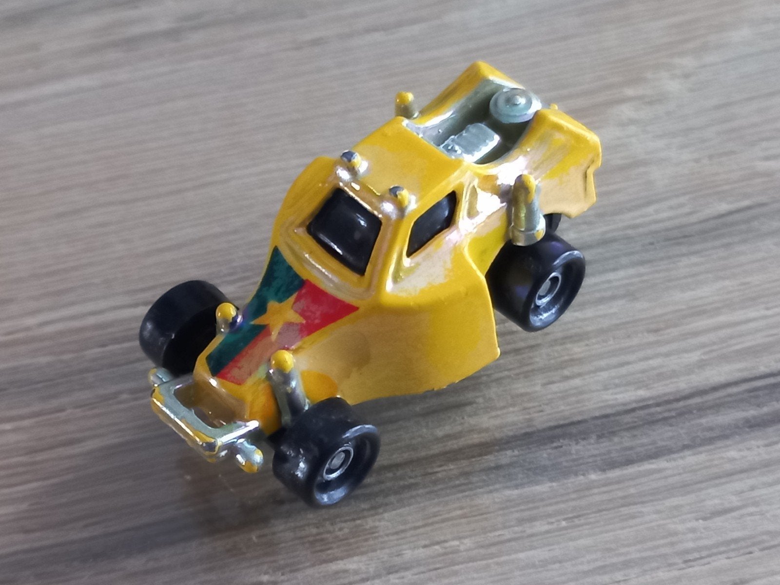 een klein geel metalen micro speelgoedautootje, Ophalen of Verzenden, Gebruikt, Auto