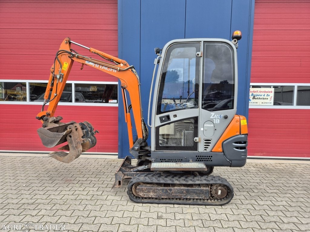 HITACHI ZX18 GRAAFMACHINE MET 3 BAKKEN PRIJS MARGE, -, Ophalen of Verzenden, Graafmachine, HITACHI