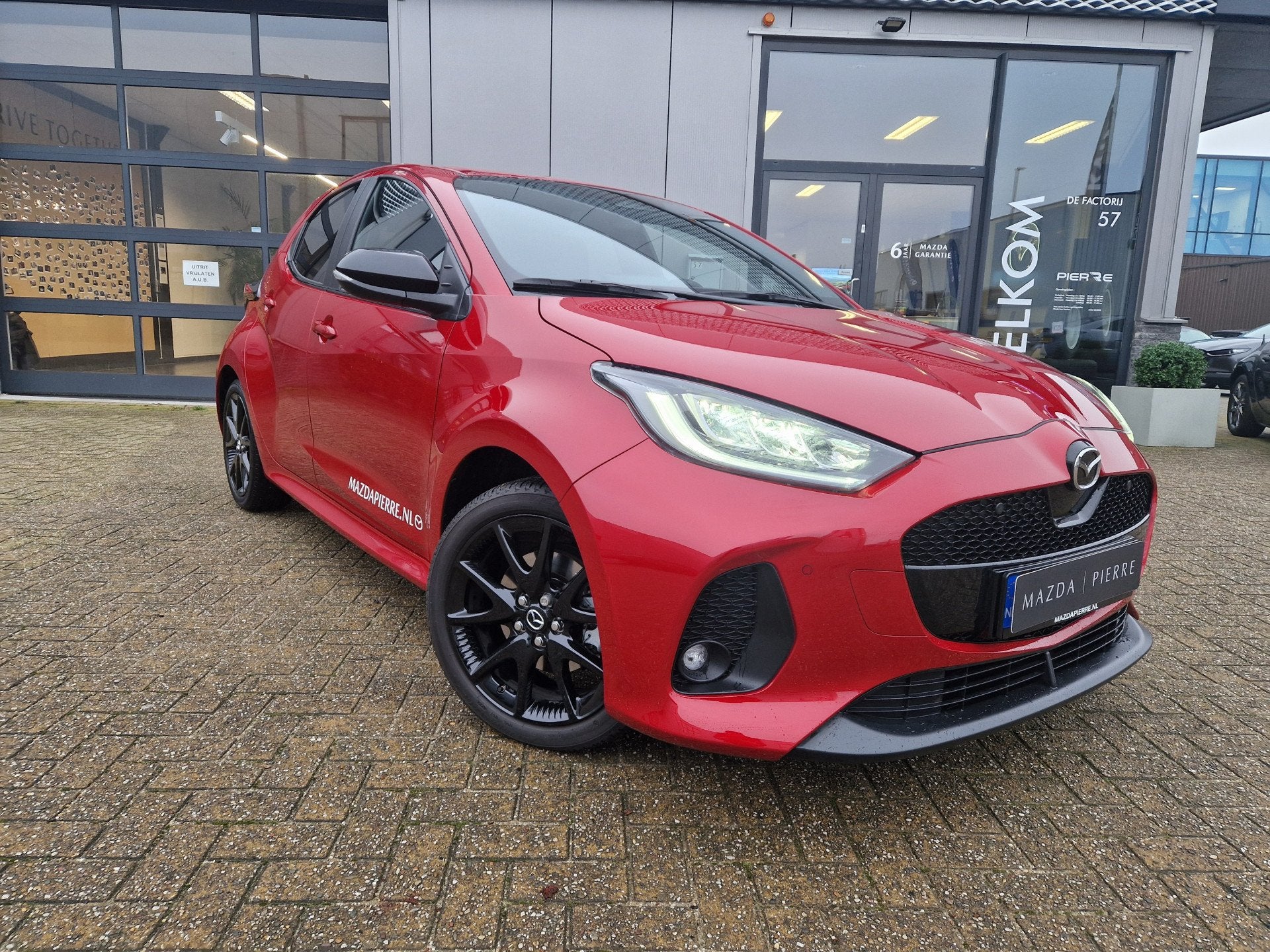 Mazda 2 Hybrid 1.5 Homura | CARPLAY | 17- INCH LMV BLACK | S, 450 kg, Gebruikt, 23 km/l, Bedrijf