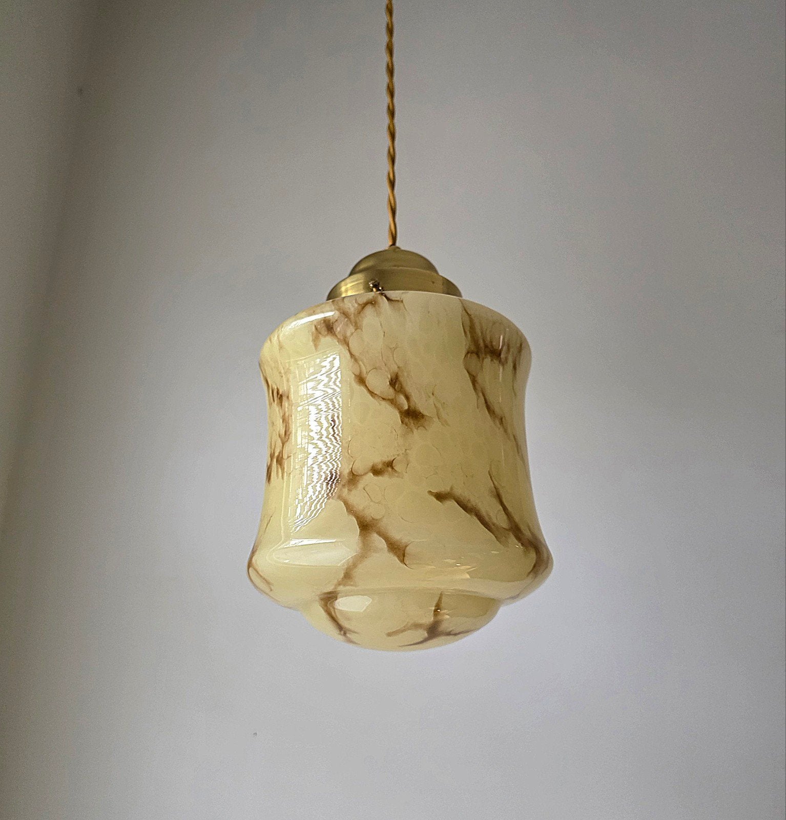 Vintage opaline gemarmerde glazen hanglamp., Ophalen of Verzenden, Glas, Art Deco, E27 (groot)