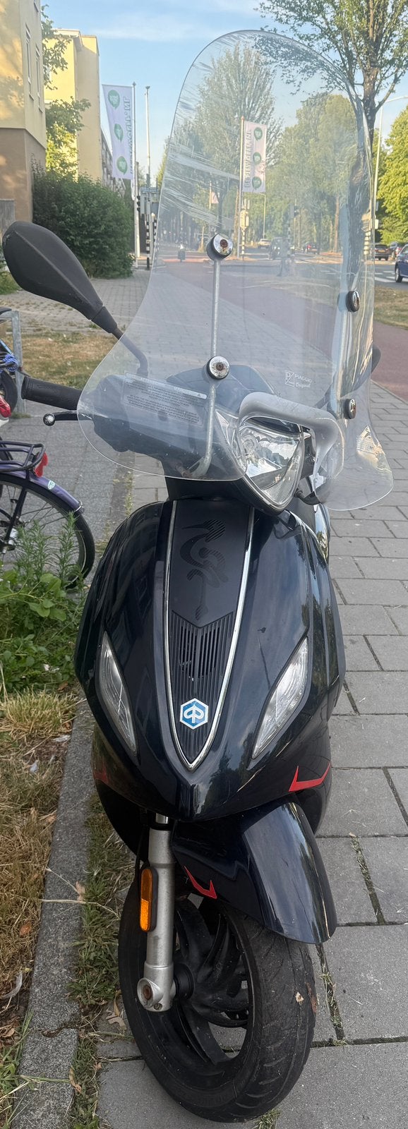 Piaggio new fly, Fietsen en Brommers, Scooters | Piaggio, Ophalen, Gebruikt, Benzine, Fly