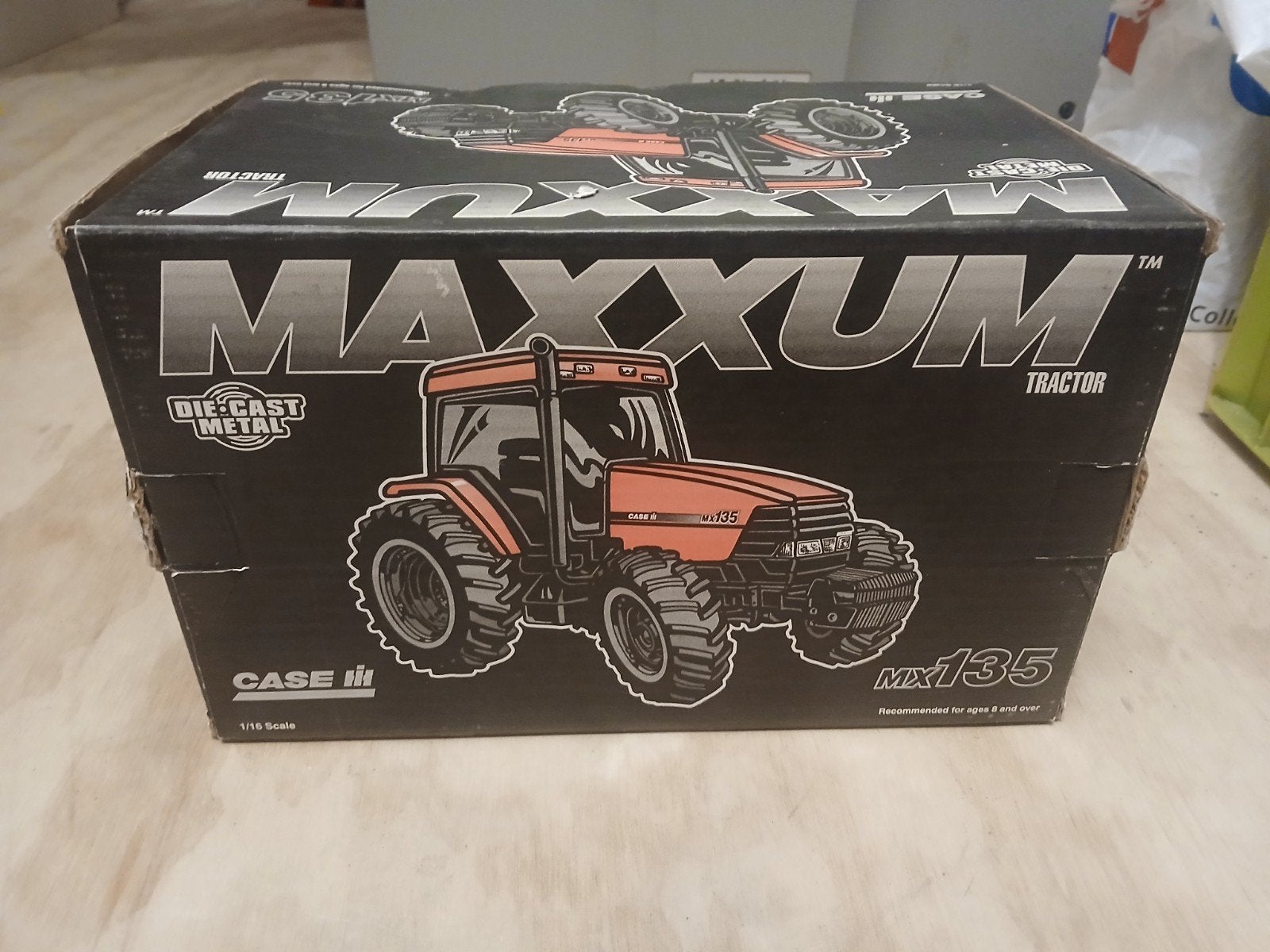 Ertl Case IH international Maxxum MX 135 schaal 1:16, Ophalen of Verzenden, Zo goed als nieuw, Tractor of Landbouw