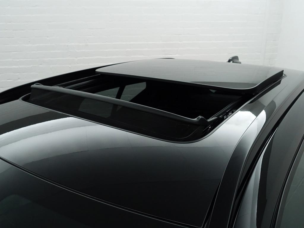 Volvo XC40 Recharge P8 AWD R-Design Aut- Two Tone, Panoramad, Auto's, Volvo, Gebruikt, Met garantie (alle), Vierwielaandrijving