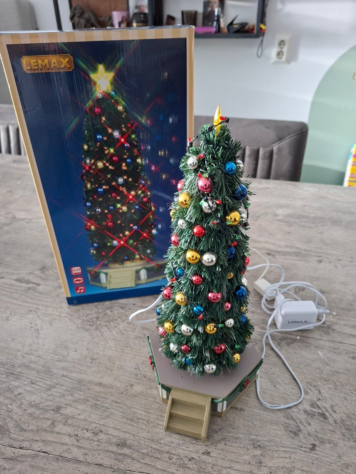 lemax de koninklijke kerstboom ..in doos met verlichting, Diversen, Kerst, Ophalen of Verzenden, Zo goed als nieuw