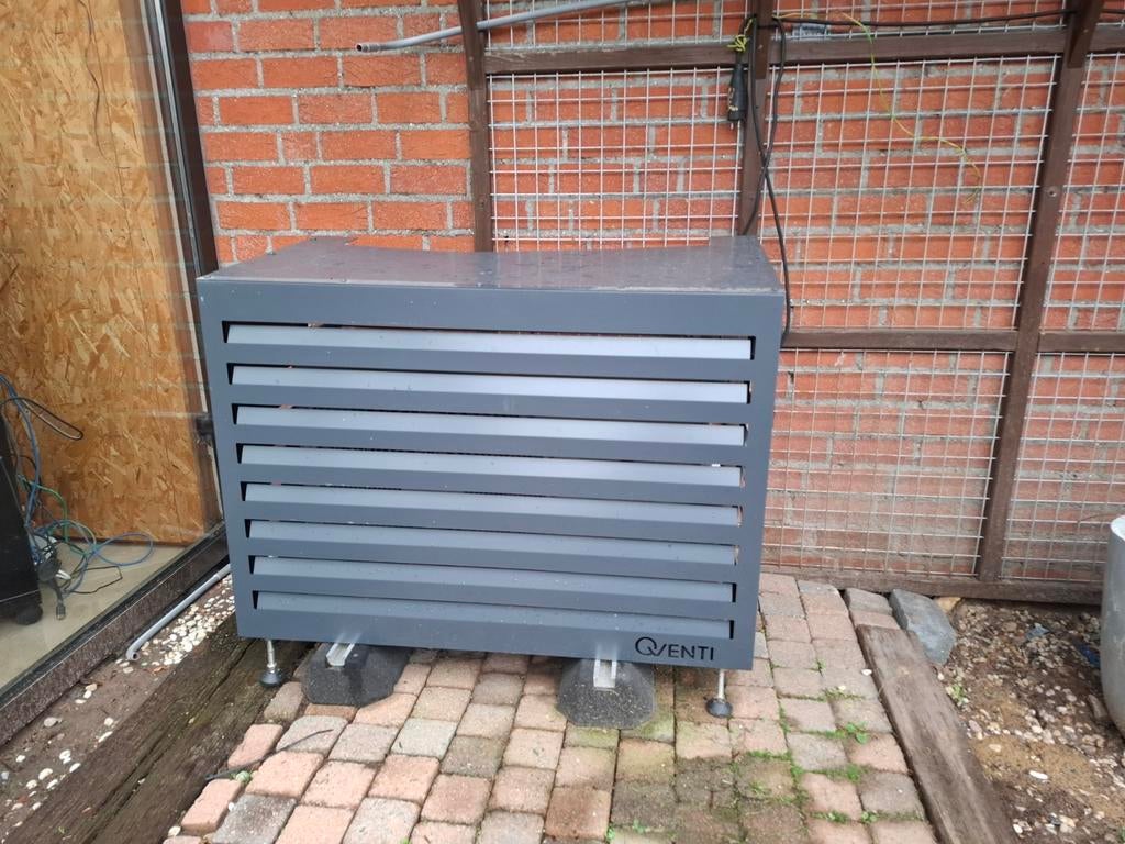 QVENTI omkasting voor airco/warmtepomp, Ophalen, Zo goed als nieuw