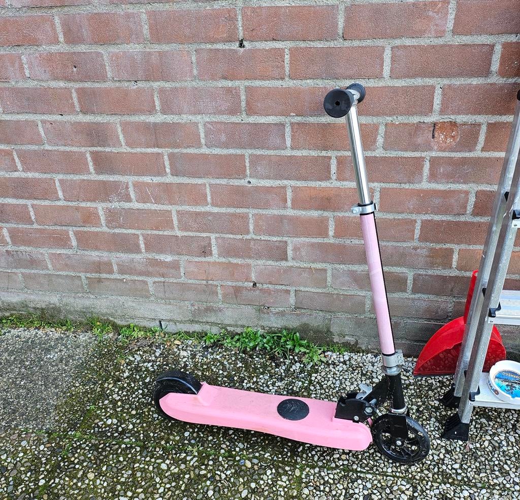 Roze elektrische kinderstep, Fietsen en Brommers, Steps, Ophalen, Zo goed als nieuw, Elektrische step (E-scooter)