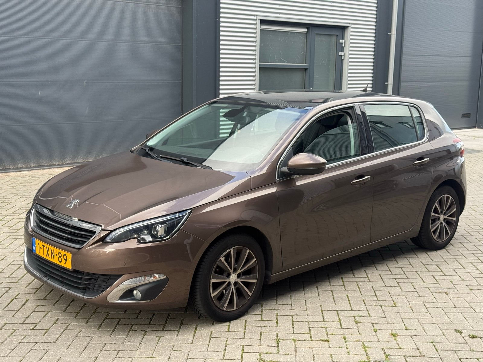 Peugeot 308 1.6 BlueHDI Premium Pakket Nieuwe APK. Carplay, Auto's, Zwart, Beige, Bedrijf, Te koop