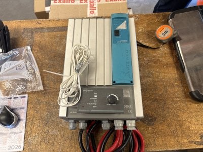 Mastervolt Mass 12/80 met Laadcontroller