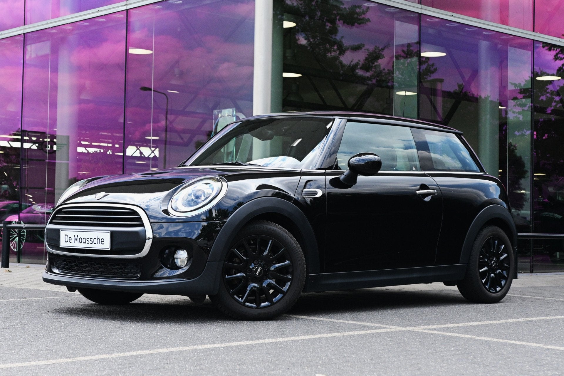 MINI Hatchback One / Comfort Access / LED / Achteruitrijcame, 12 maanden, Stof, Gebruikt, 4 stoelen