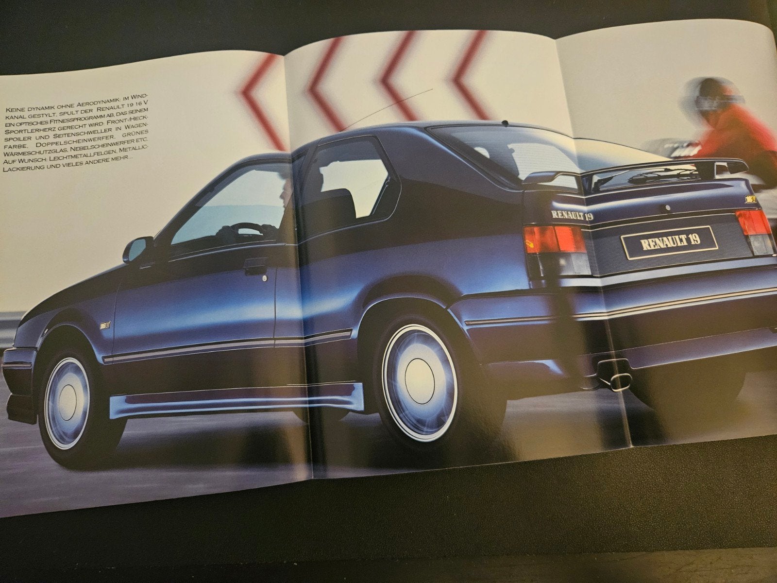 Brochure Renault 19 16v 1990, Ophalen of Verzenden, Zo goed als nieuw, Renault
