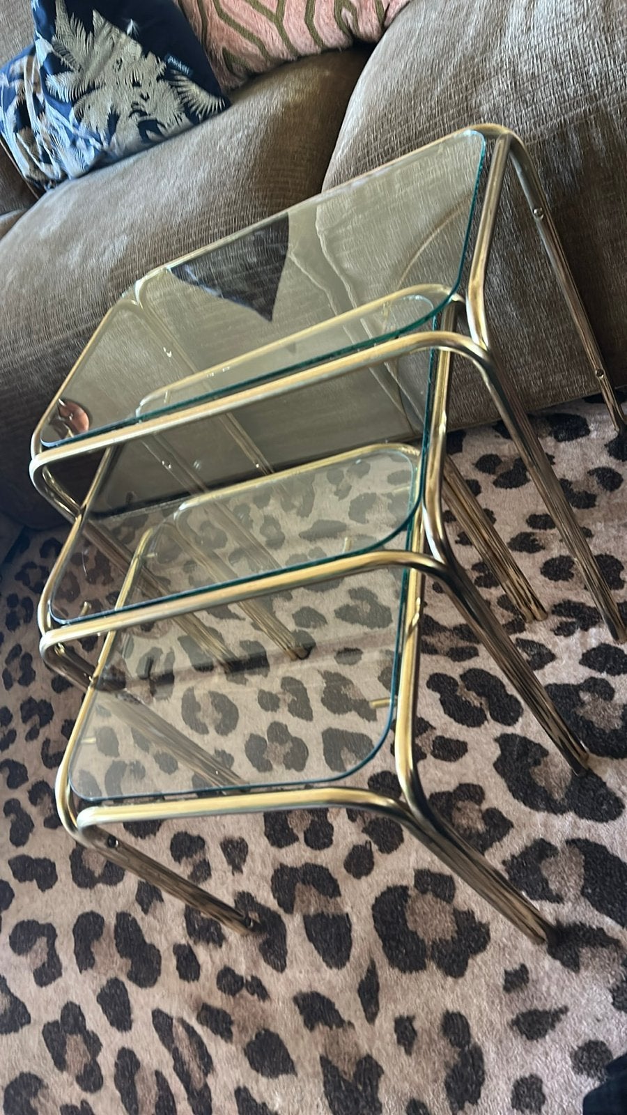 Set van 3 Vintage Bijzettafels - Glas en Goudkleurig Metaal, Huis en Inrichting, Ophalen, Minder dan 45 cm, Minder dan 55 cm, Gebruikt
