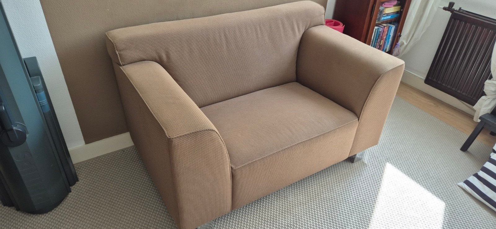 Comfortabele fauteuil/love seat - Beige/bruine stof, Huis en Inrichting, Fauteuils, Ophalen, Gebruikt, 75 tot 100 cm, Tijdloos