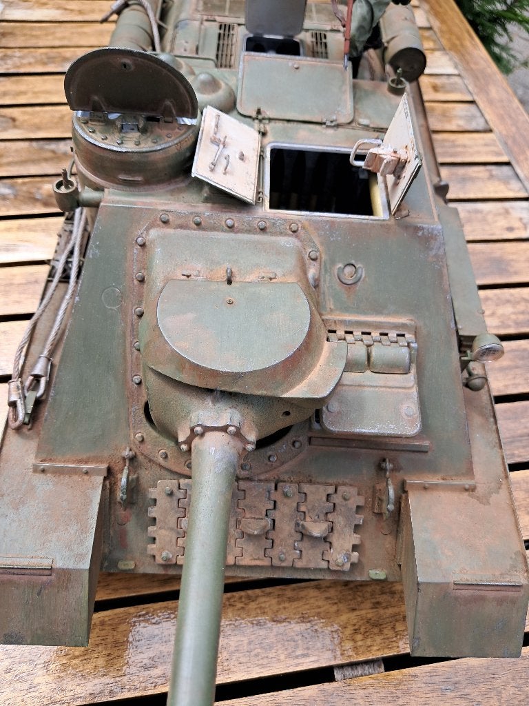 Trumpeter 1/16 Sovjet SU-100 Tank Destroyer incl. sniper, Ophalen of Verzenden, Nieuw, Groter dan 1:35, Figuur of Figuren