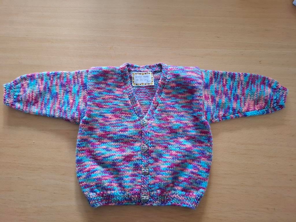 Nieuw gebreid vestje maat 68-74, Ophalen of Verzenden, Nieuw, Jongetje of Meisje, Truitje of Vestje