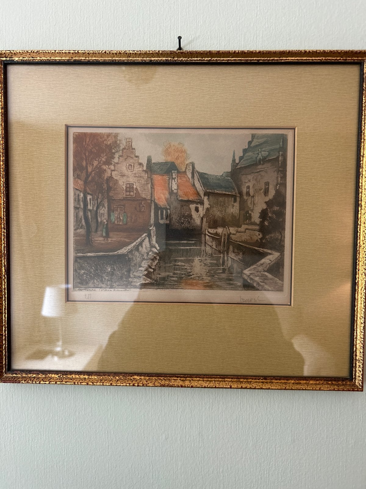 Oude stad aan het water - Ets, gesigneerd en ingelijst, Antiek en Kunst, Kunst | Etsen en Gravures, Ophalen, Ets, Stadsgezicht