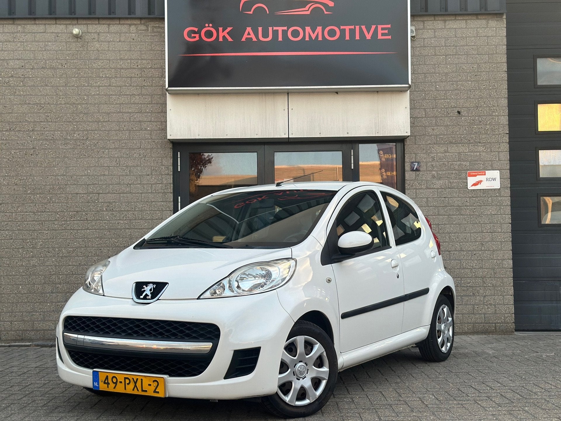 Peugeot 107 1.0-12V Millesim 200 / Airco / 5 Deurs / NAP / 2, Voorwielaandrijving, Euro 5, Stof, Gebruikt