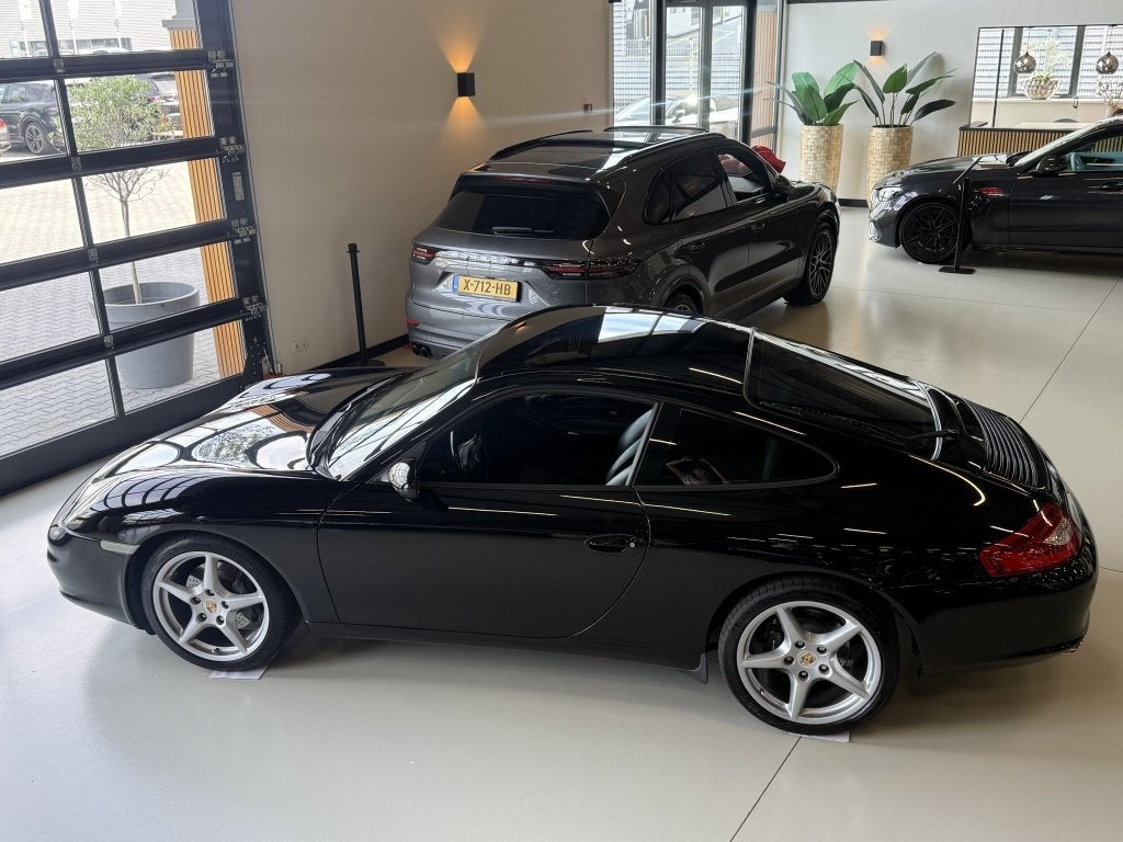 Porsche 911 3.6 320PK Coupé Carrera 996.2 *NAP* (bj 2001), Auto's, Automaat, Dealer onderhouden, Gebruikt, Zwart