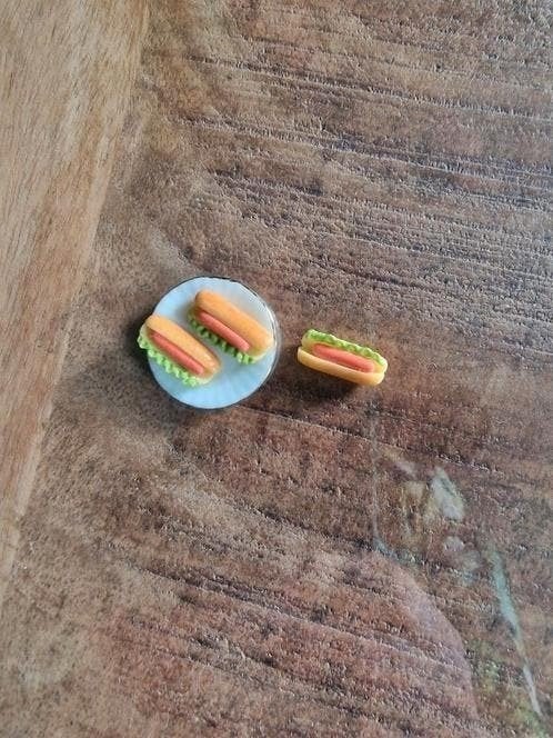 Poppenhuis Miniaturen: 3 Worstenbroodjes / Hotdogs, Ophalen of Verzenden, Nieuw
