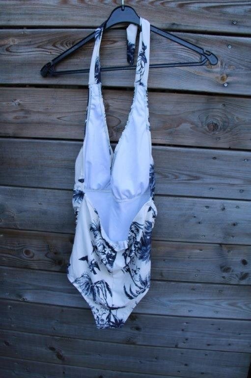 Halterbadpak beige/ donkerblauw mt M B/C Cup Vaste prijs, Kleding | Dames, Badmode en Zwemkleding, Ophalen of Verzenden, Zo goed als nieuw
