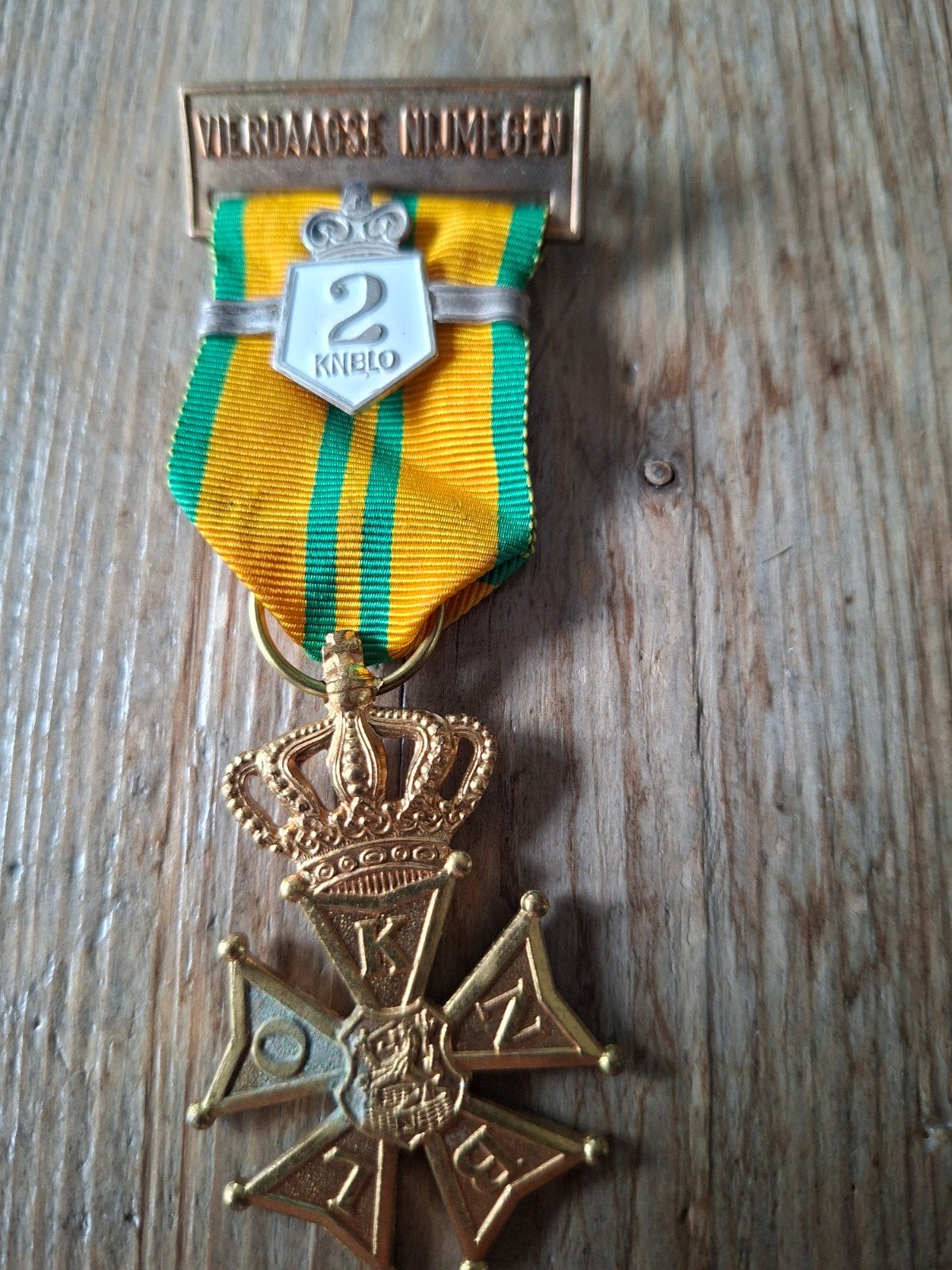 Vierdaagse Nijmegen medaille met kroon en nummer 2 KNBELO, Ophalen of Verzenden, Brons, Nederland