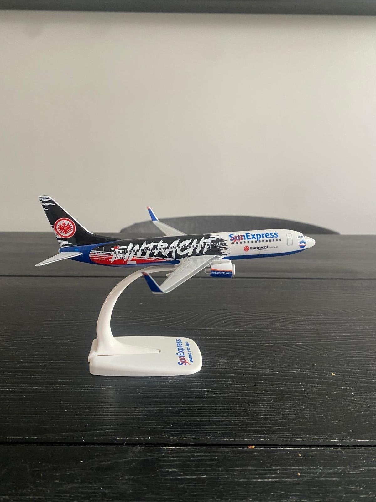 Herpa SunExpress 737-800 Eintracht Frankfurt Schaalmodel, Overige merken, 1:200 of kleiner, Ophalen of Verzenden, Zo goed als nieuw