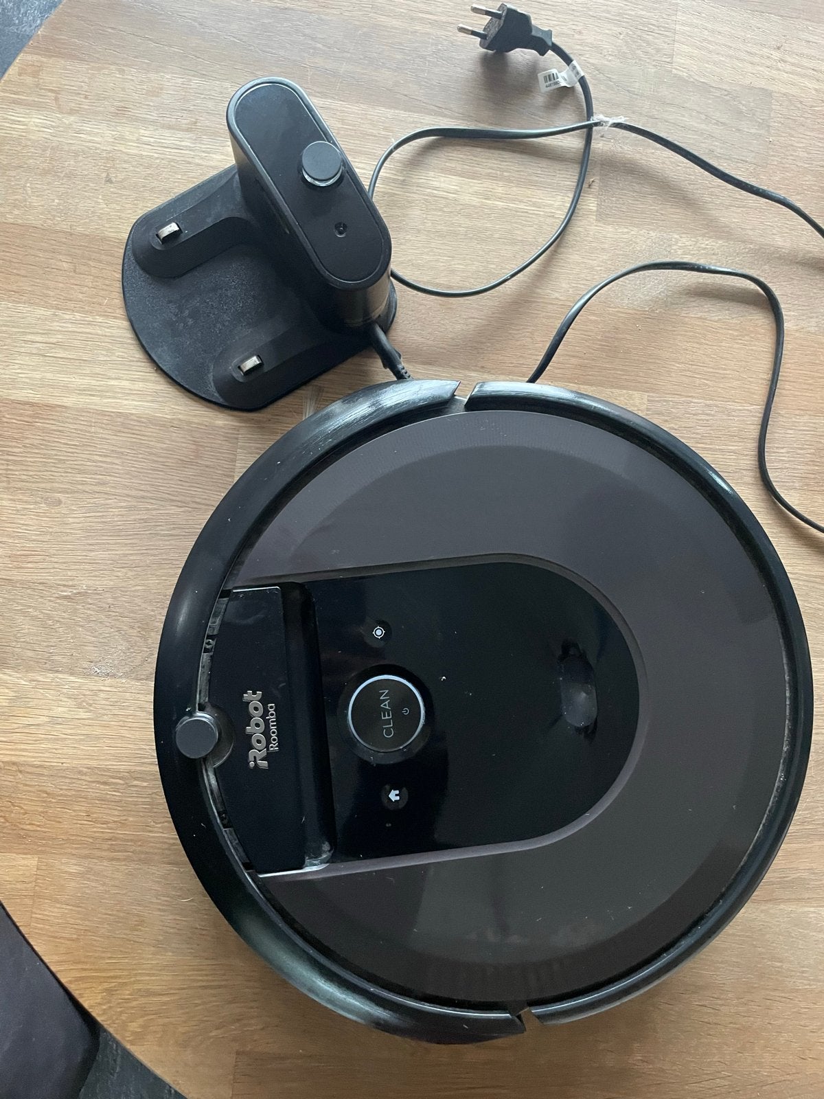 iRobot Roomba i7 Robotstofzuiger met Oplaadstation, Ophalen, Gebruikt, IRobot, Oplaadstation